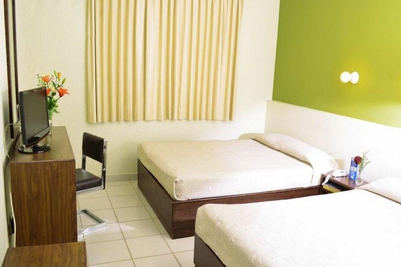 Hotel Terranova Леон Экстерьер фото